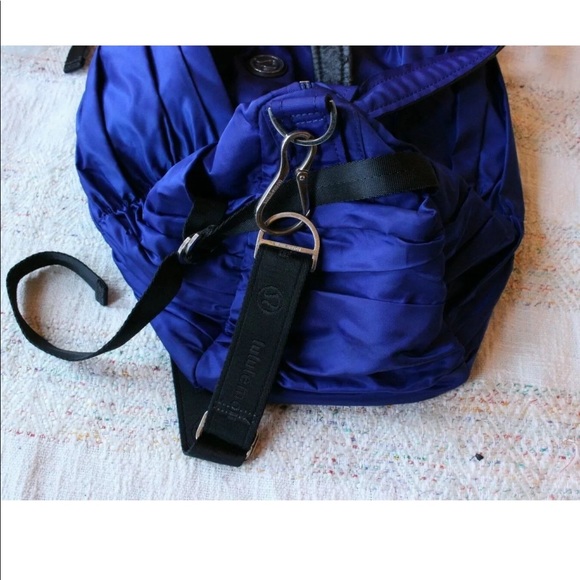 Lululemon Destined for Greatness Ruched Duffle Bag - Picture 7 of 10